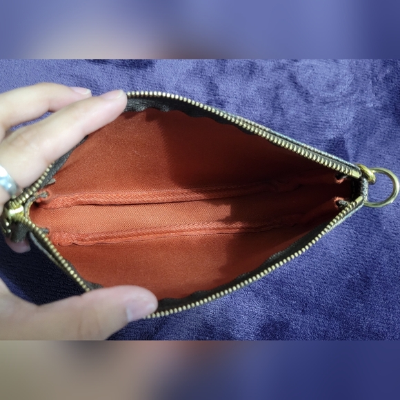 Louis Vuitton Bucket Pochette in Damier Ebene - Picture 7 of 12